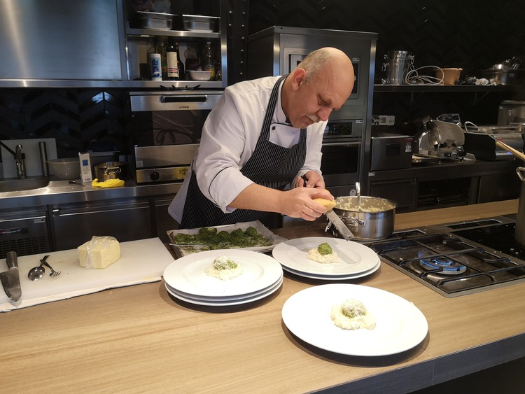 Pula: Chef Robert Perić predstavio inovativna riblja jela; pokazao kako ...